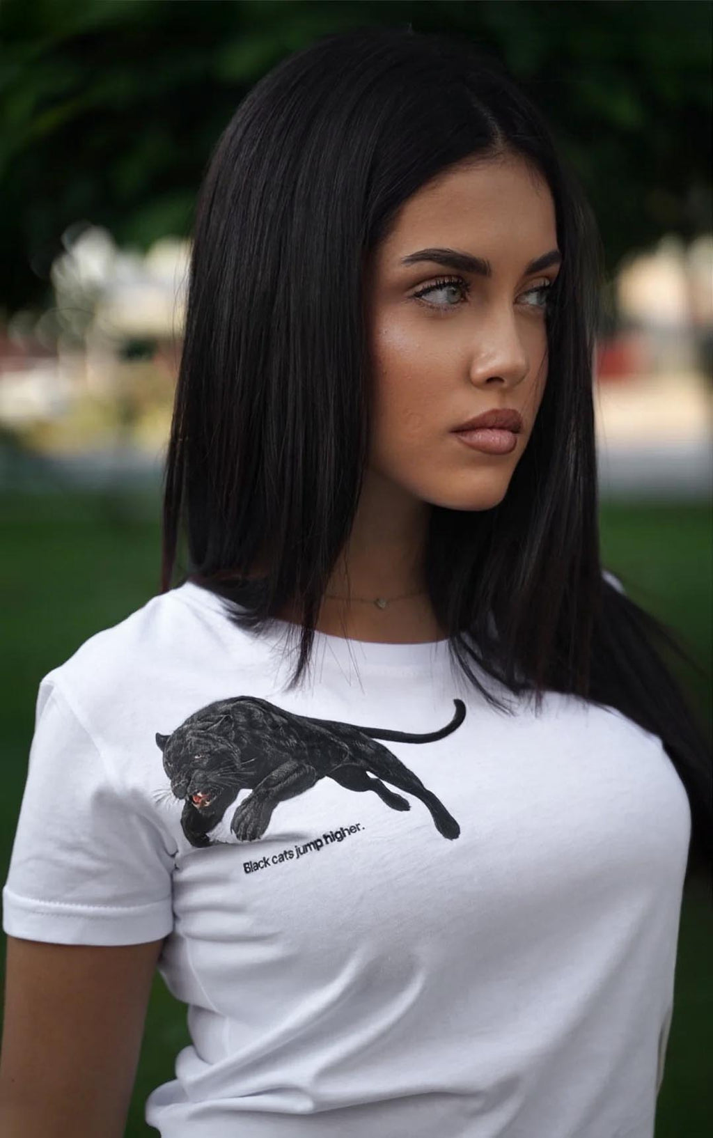 Black Cats Jump Higher - Bela Ženska Streetwear Majica