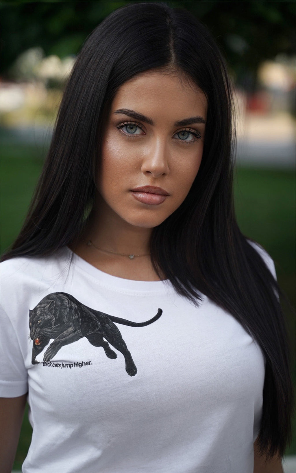 Black Cats Jump Higher - Bela Ženska Streetwear Majica